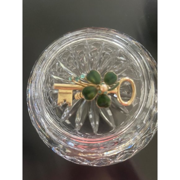 Vintage Coro Enamel Shamrock And Key Brooch - Picture 3 of 7